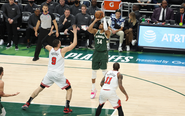 Milwaukee Bucks pasa a la siguiente ronda